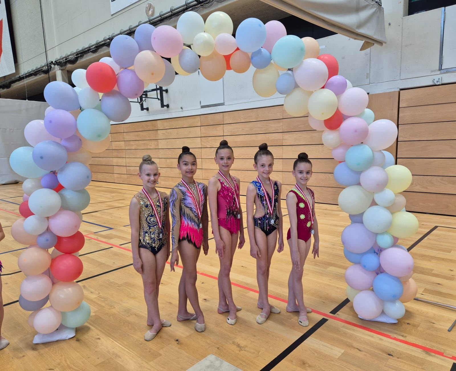 Vorarlbergs Gymnastinnen glänzen in Innsbruck – acht Starterinnen, acht Medaillen