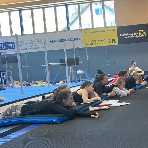 25 neue C-Trainer:innen im Team Turnen ausgebildet