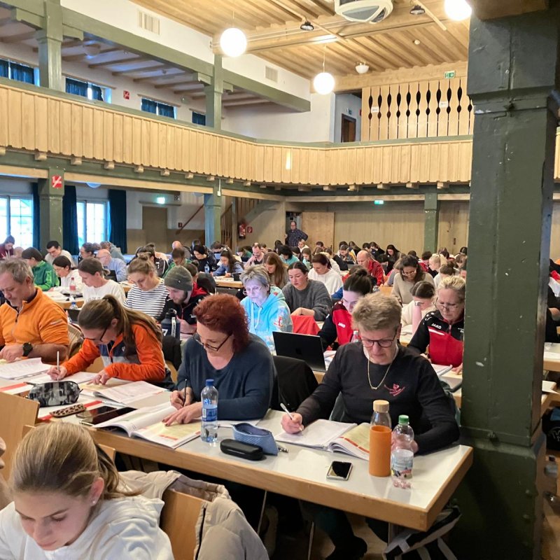 125 neue Turn10® 2025+ Wertungsrichter*innen in Vorarlberg 